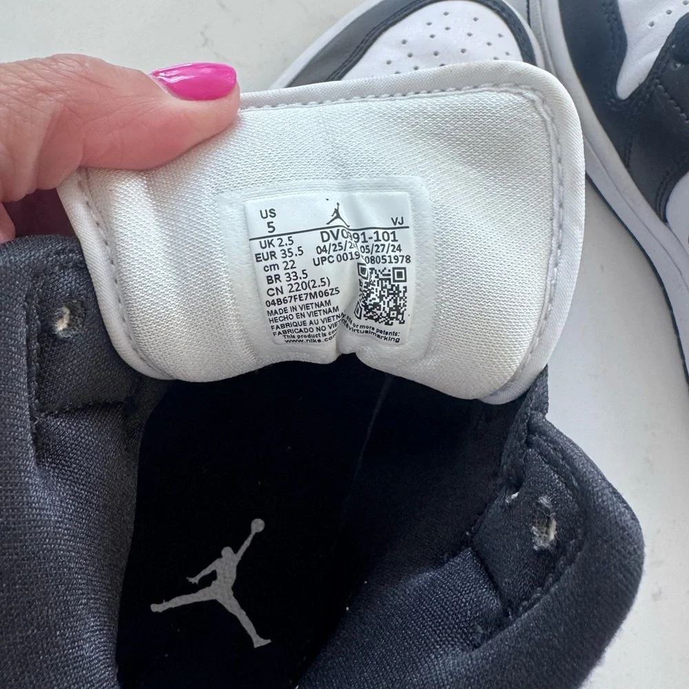 Jordan Black and White Sneakers - Picture 4 of 4